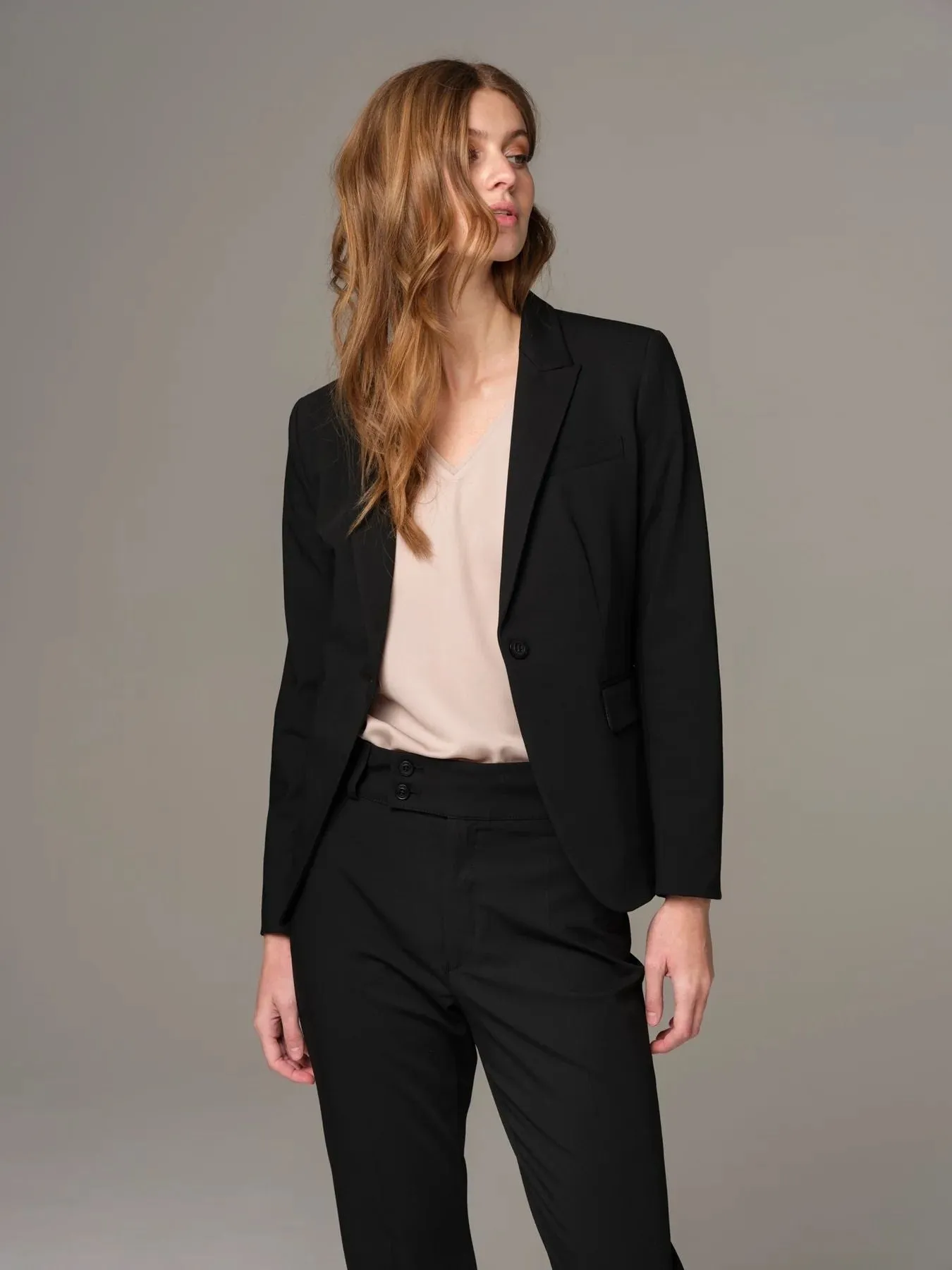 Beth Blazer A038 Black