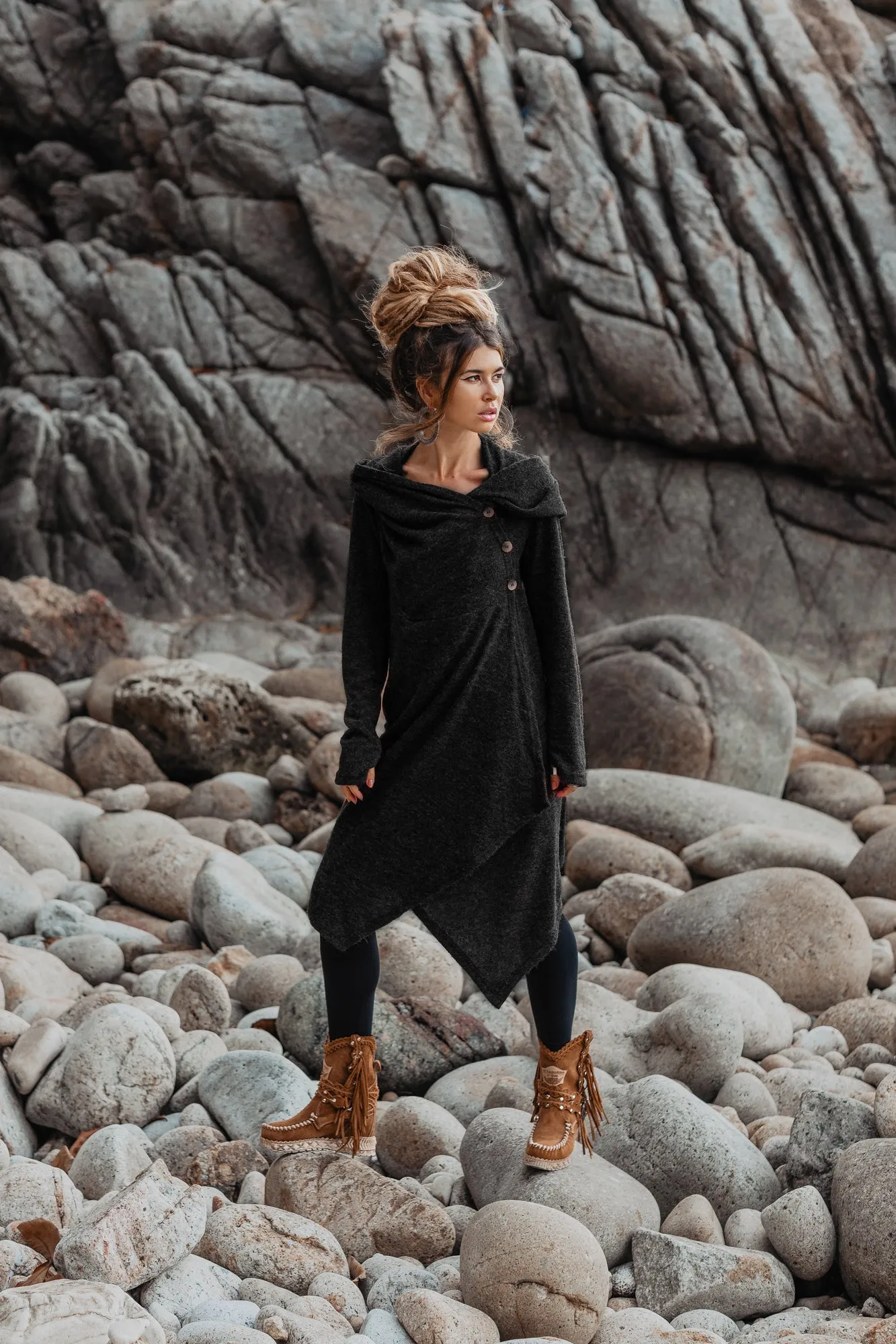 Hooded Sweater Amita Black