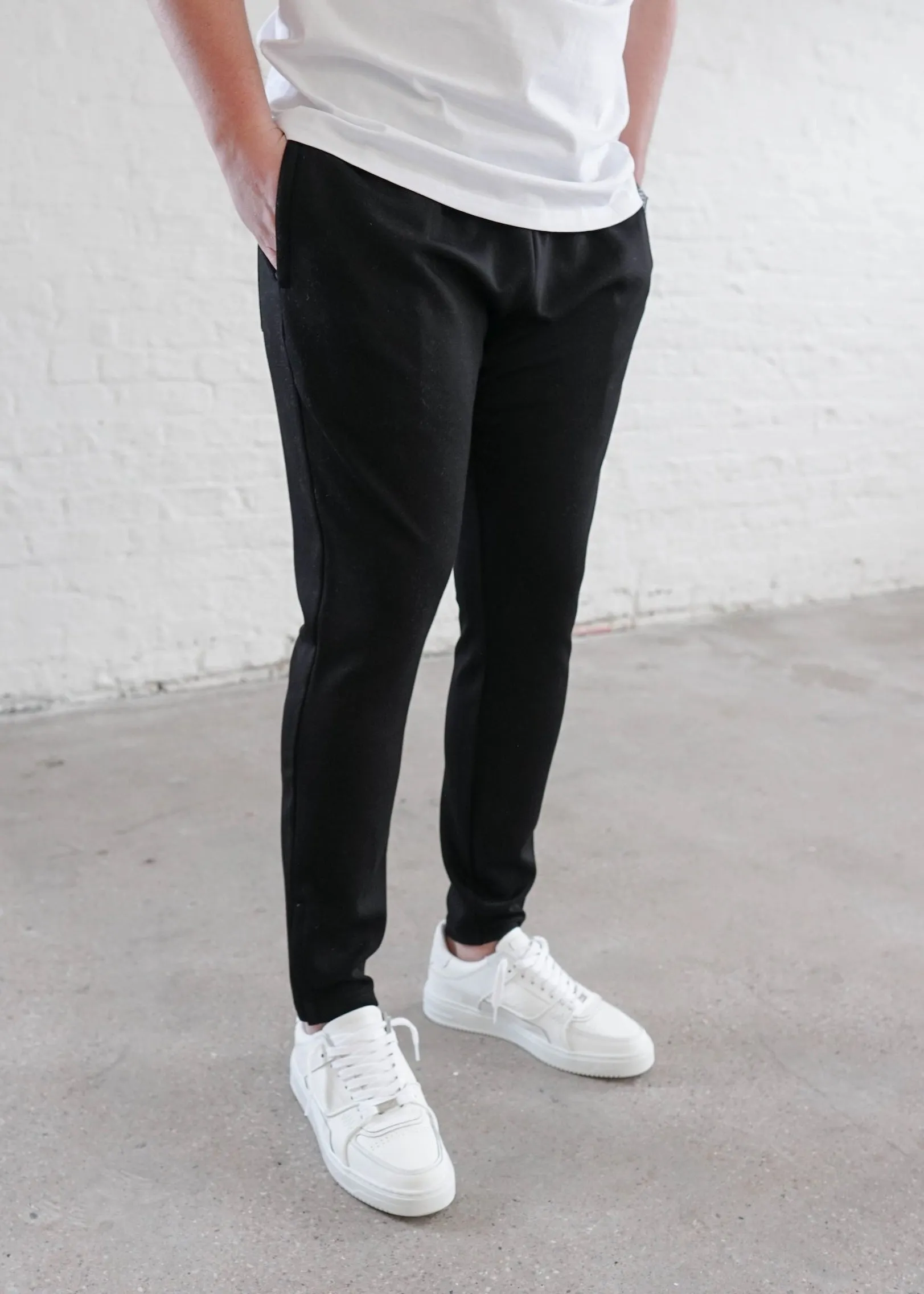 Luxe Aura Joggers In Black